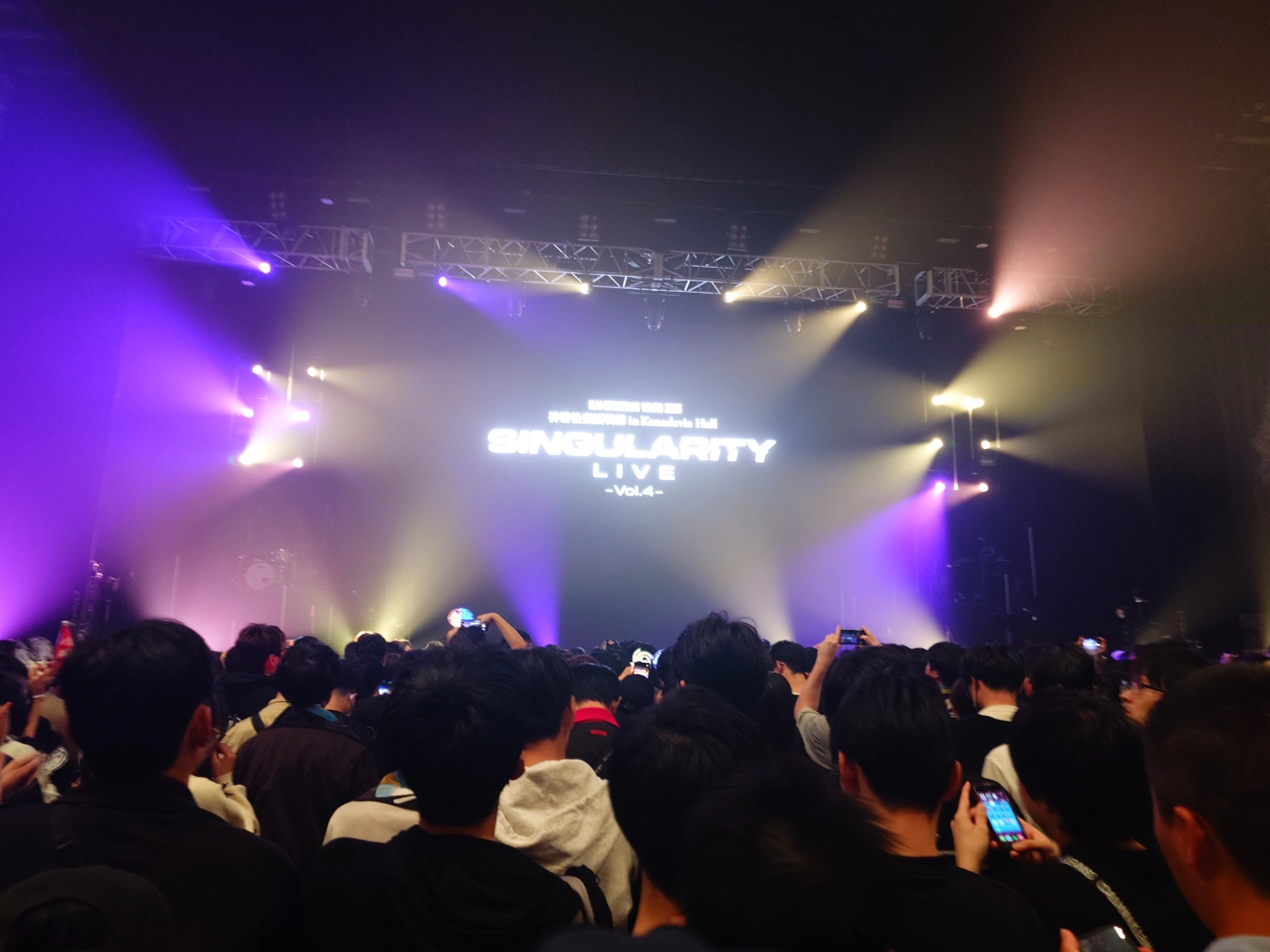 1层 all-standing 整理番号992番 2025년 11월 3일 春猿火×ヰ世界情緒 Singularity live vol.4의 시점