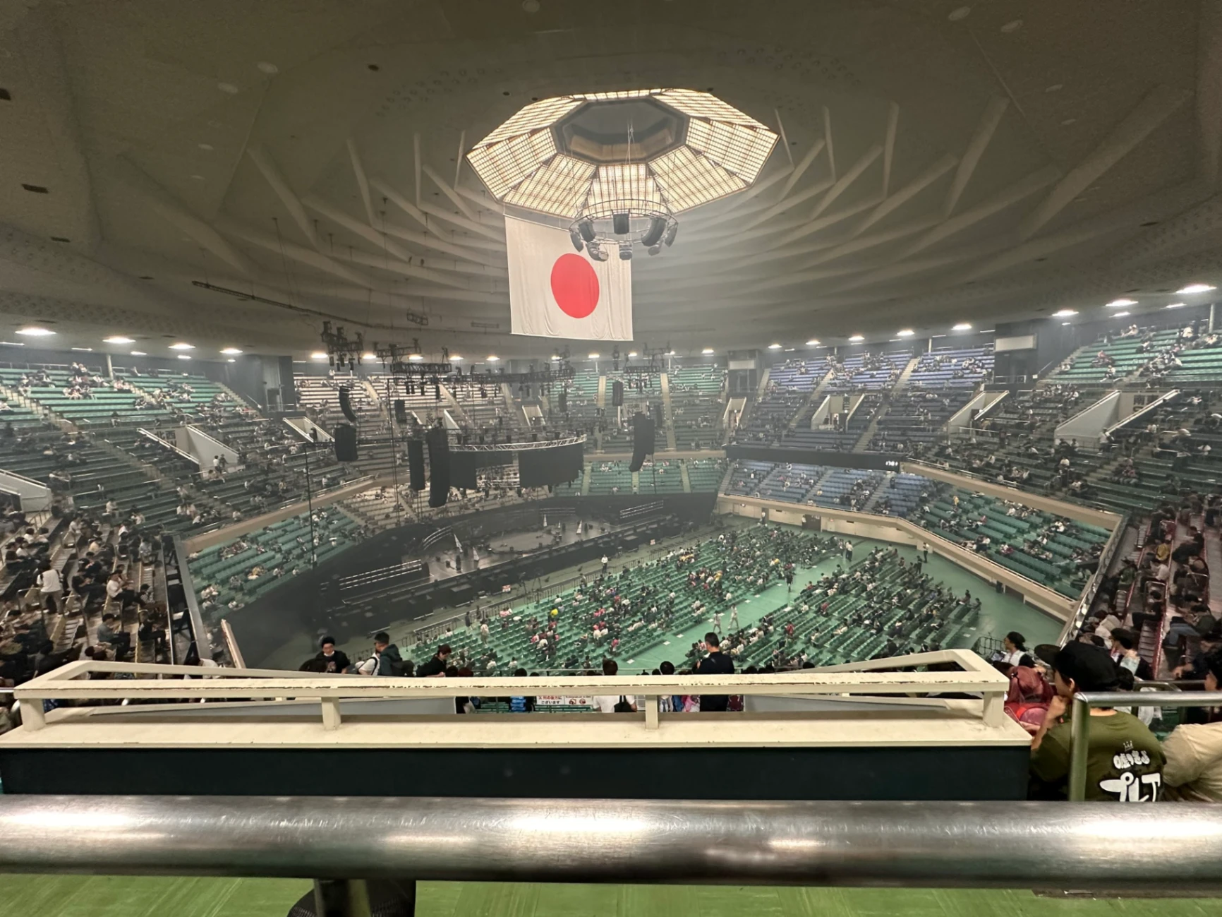 2階南西スタンド P列32番 2025年9月23日 トゲナシトゲアリ LIVE in 日本武道館 “奏檄の叫” の視点